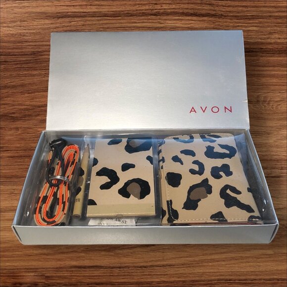 Avon Leopard Print Ready-To-Give Accessory Set Wallet Notepad Pencil Strap - Picture 1 of 3